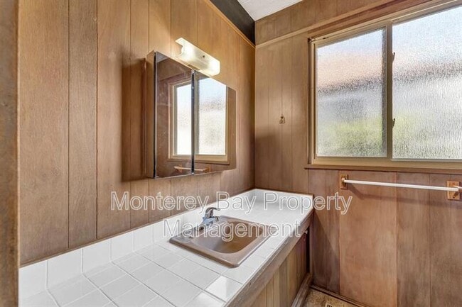 Building Photo - 635 Grace St