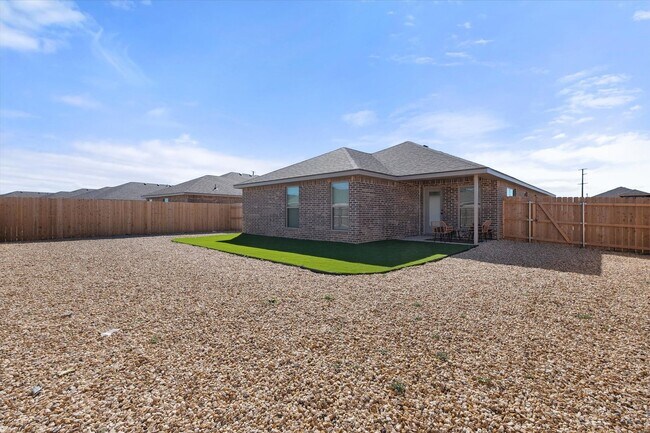 Building Photo - Four Beds, All Appliances, All Smiles!