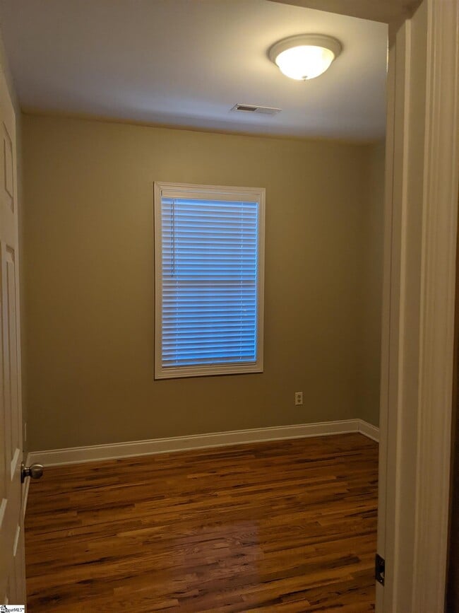 Building Photo - 10 Alex Ct