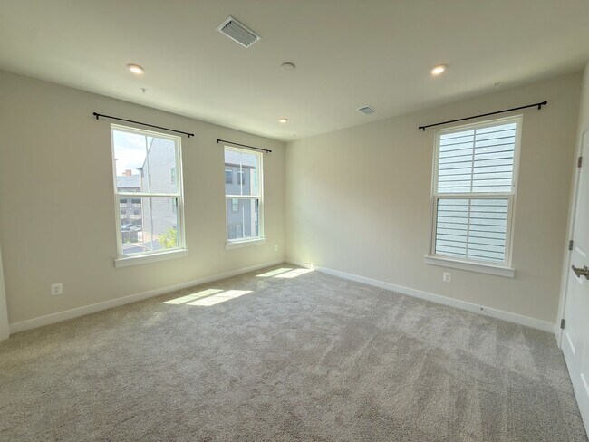 Building Photo - 14441 Albemarle Point Pl