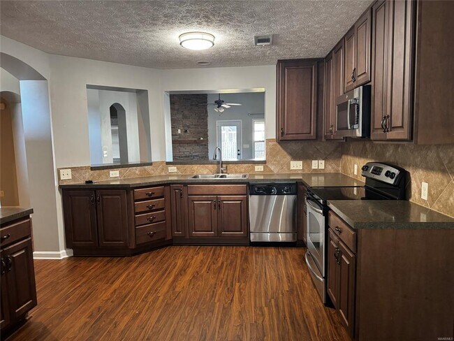 Building Photo - 9133 Saw Tooth Loop