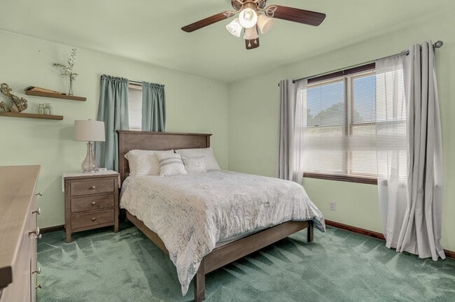 Building Photo - 5457 Warren St