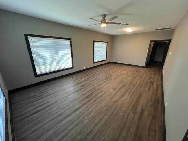 Building Photo - 1105 N Rusk St