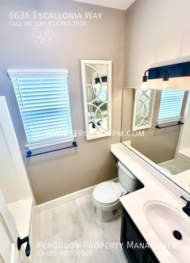 Building Photo - 6636 Escallonia Way