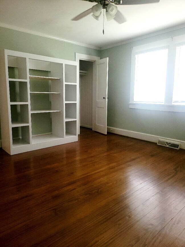 Building Photo - 928 W Lydia Hwy