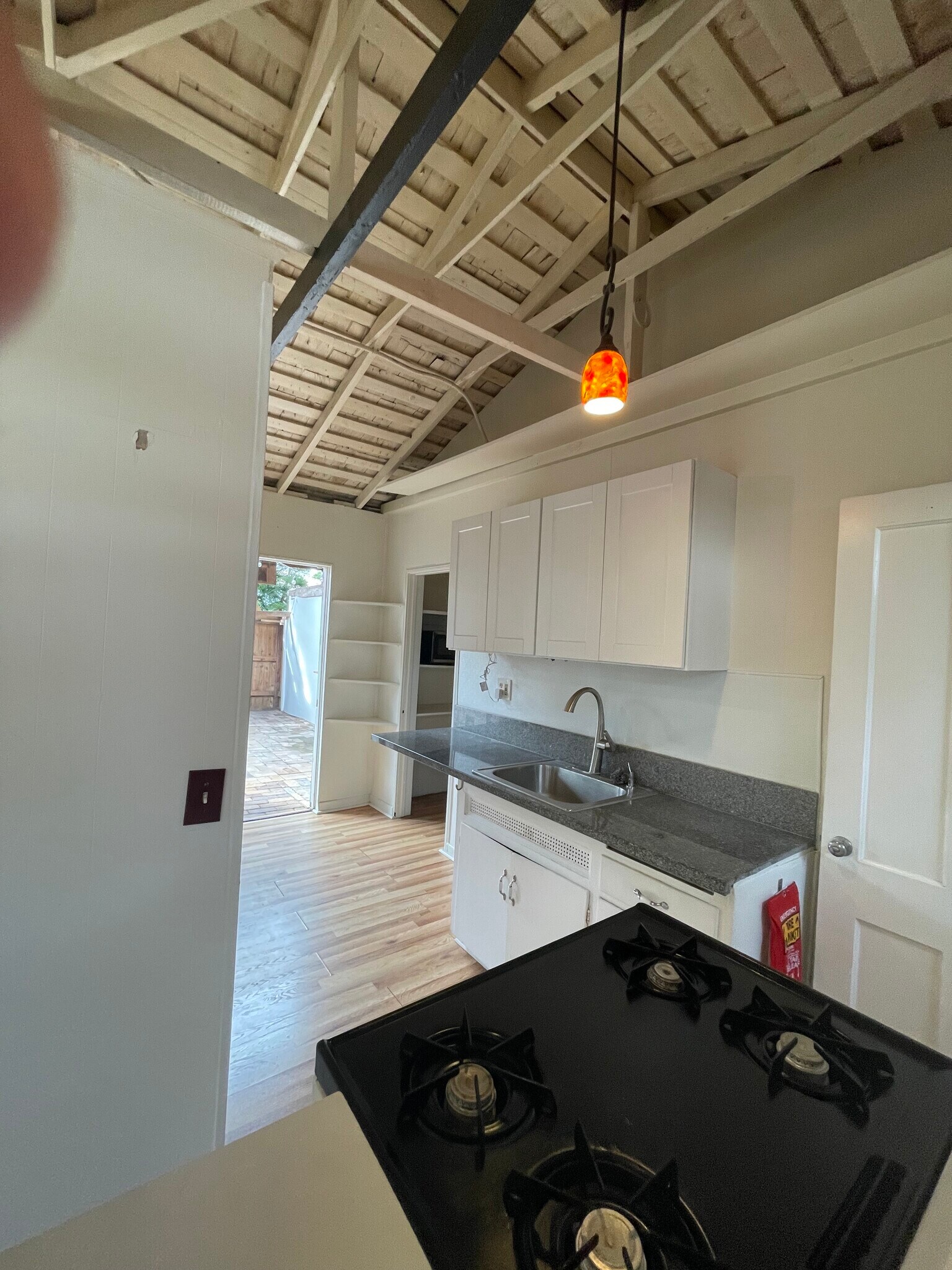 kitchen - 3554 Colonial Ave
