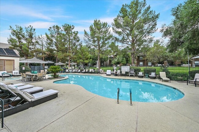 Building Photo - 555 E Silverado Ranch Blvd
