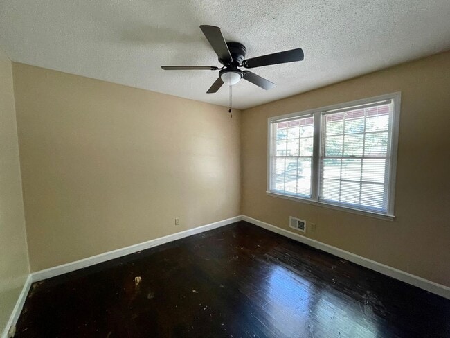 Building Photo - 6524 Camelot St