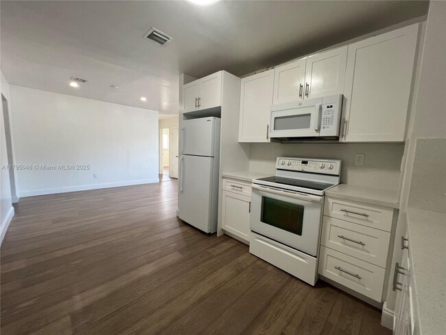 Building Photo - 770 NW 179th St