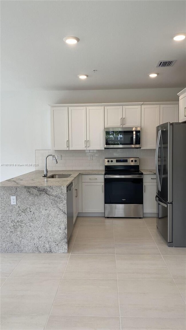 Building Photo - 125 SW 171st Terrace