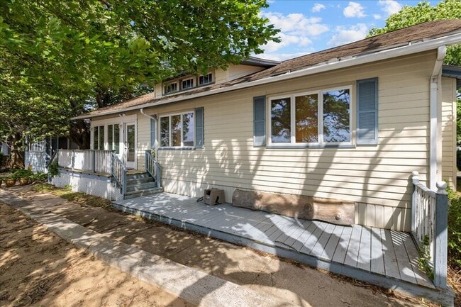 Building Photo - 309 S River Walk