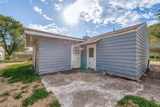 Building Photo - 5619 Willow Glen Dr