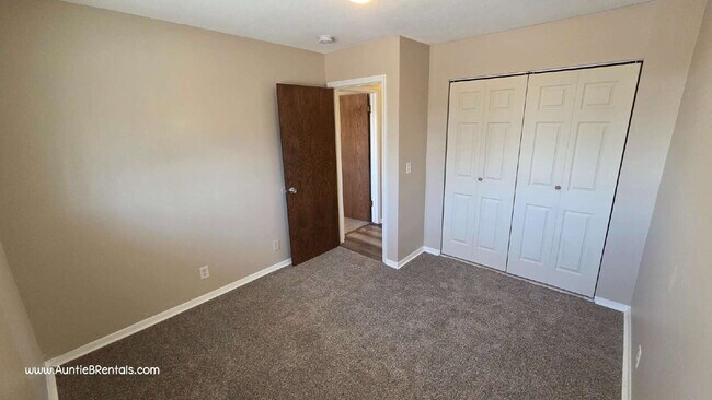 Building Photo - 3 Bedroom 1 Bath Multiplex Unit #4 – Columbia Heights