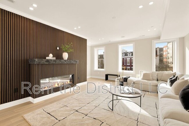 Building Photo - 1365 Perry Pl NW