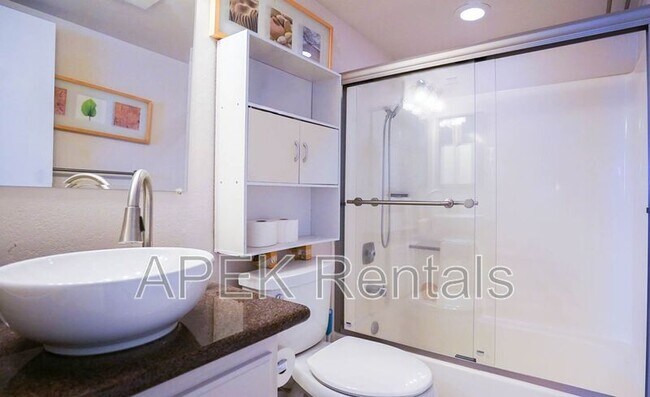 Building Photo - 5301 E Waverly Dr