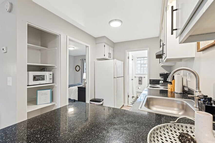 Building Photo - 53 Hollywood Ct