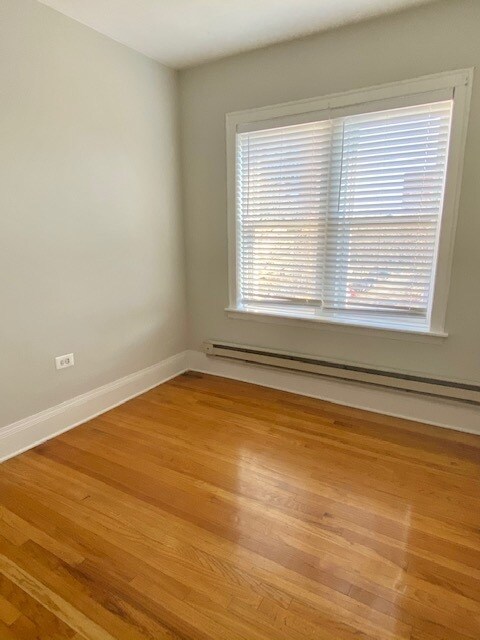 Building Photo - 3917 N Southport Ave