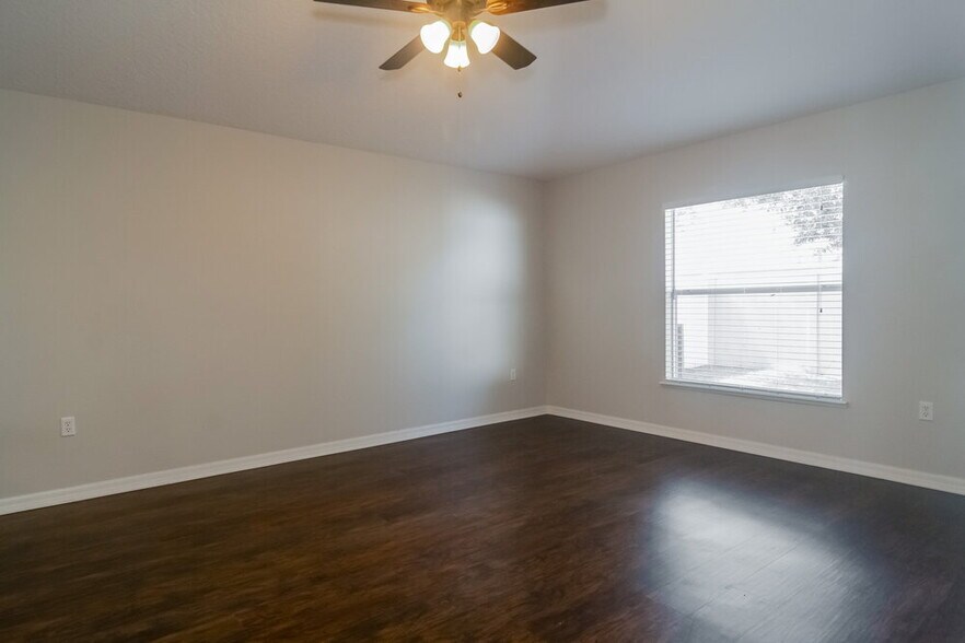 Building Photo - 4650 Salamander St