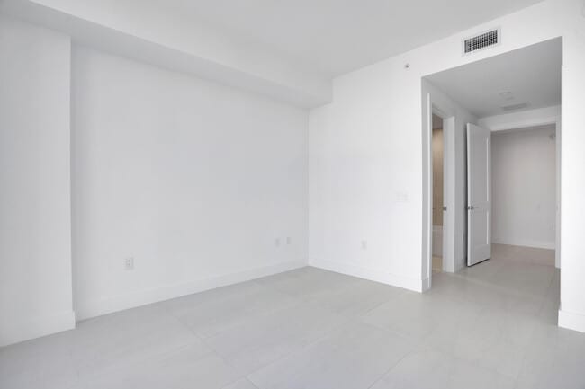 Building Photo - 153 N Seabreeze Blvd