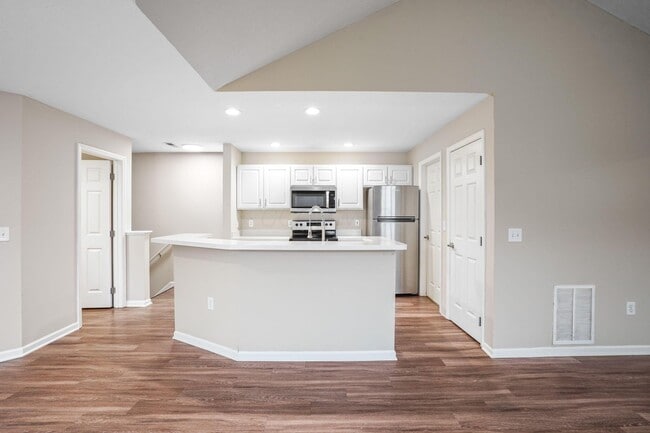 Building Photo - 5027 Stratford Pine Ln