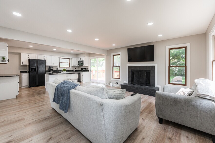 Building Photo - 1012 W Dale Ave