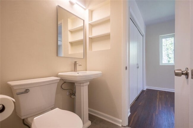 Building Photo - 91 Rumson Rd NE