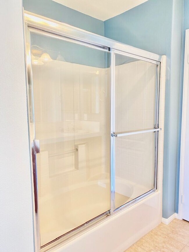 Building Photo - 3 Bedroom Townhome in Serene Santee