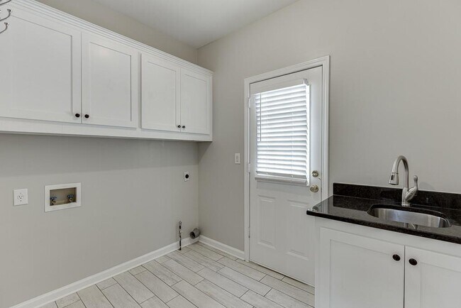 Building Photo - 9345 Riverclub Pkwy