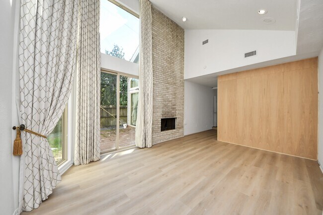 Building Photo - 10743 Boardwalk St