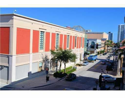 Building Photo - 630 S Sapodilla Ave