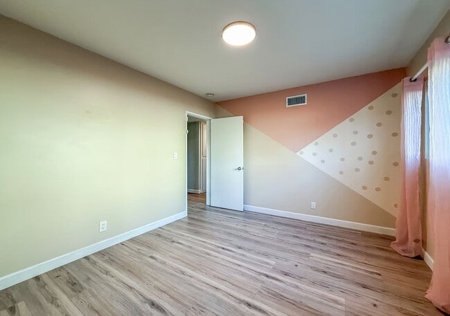 Building Photo - 1251 Buckingham Dr