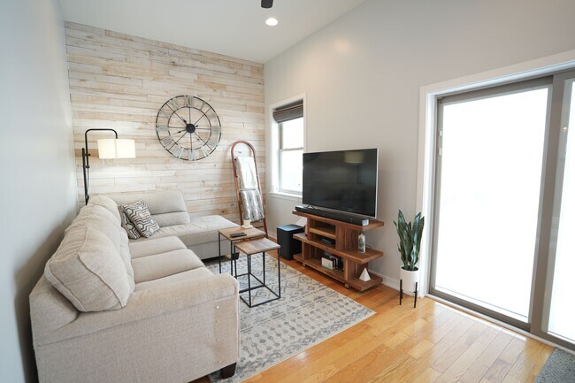 Building Photo - 341 Cantrell St