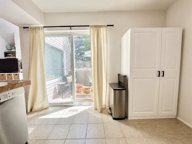 Building Photo - 2461 S Xanadu Way