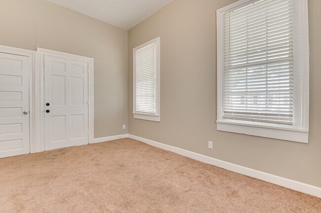 Building Photo - 515 3rd St