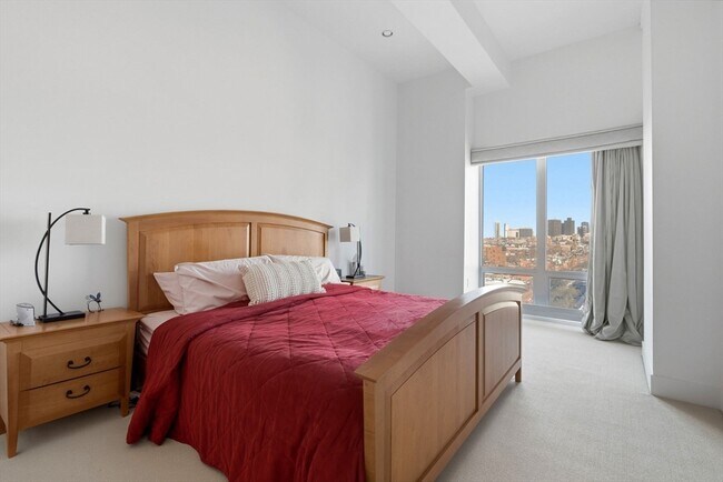 Building Photo - 360 Newbury St