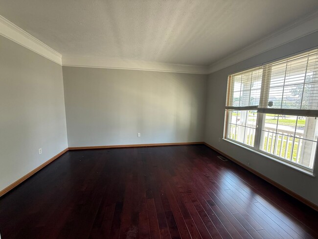 Building Photo - 4 Bedroom, 2.5 Bathroom House in Sycamore ...