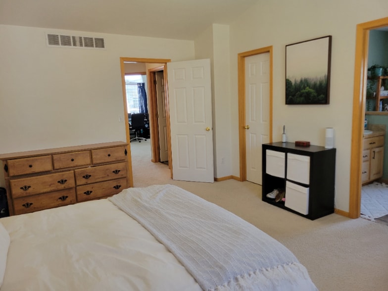 Building Photo - 456 Lavastone Ave