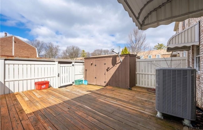 Building Photo - 1408 Long Island Ct