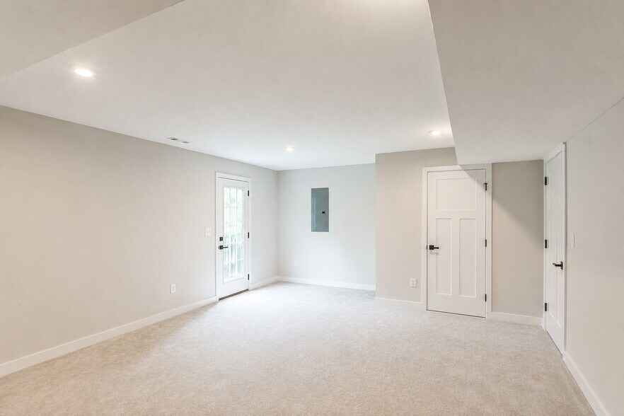 Building Photo - 6832 Frey Ln