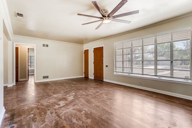 Building Photo - Charming 3-bedroom in the heart of Monticello Park