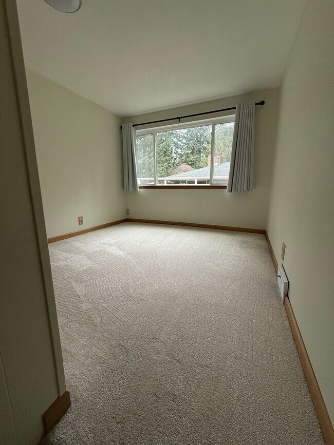 Building Photo - Extremely Spacious 3 bedroom Home Located in Edmonds