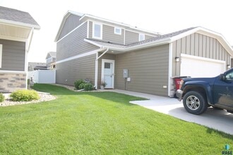 Building Photo - 4417 E Leubecher Pl