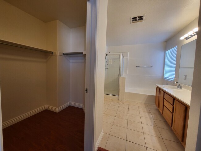 Building Photo - 1158 Founders Ct