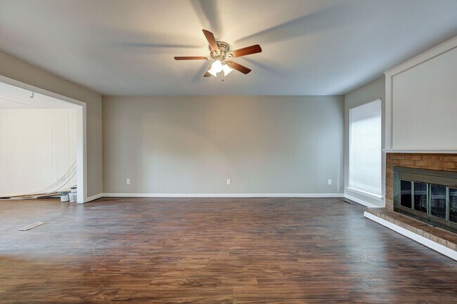 Building Photo - * * * $250 Move-in Special * * * Charming 2-Bedroom / 2-Bathroom Retreat! * * * $250 Move-in Spec...
