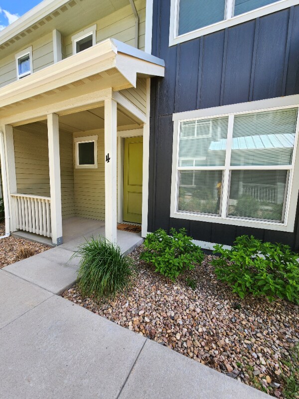 Building Photo - 3335 Apple Blossom Ln