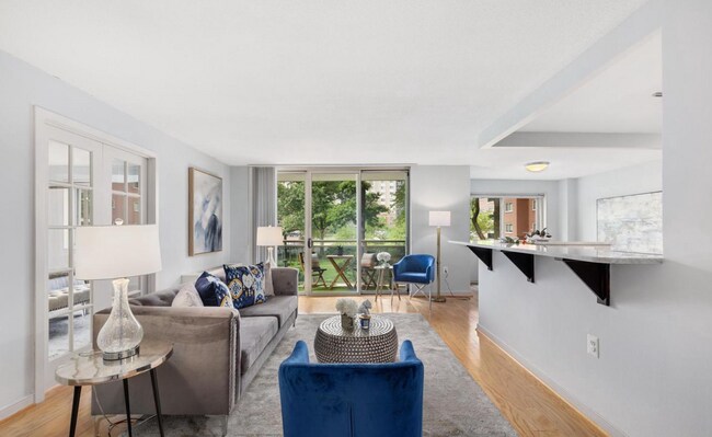 Building Photo - Beautiful Three-Bedroom Apartment In Tacom...