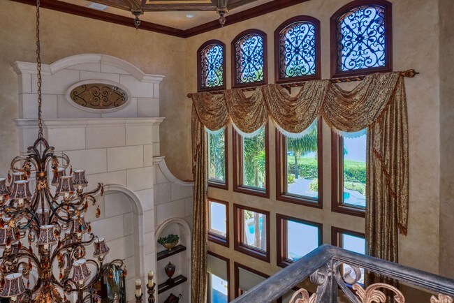 Building Photo - 1363 Oceanview Dr