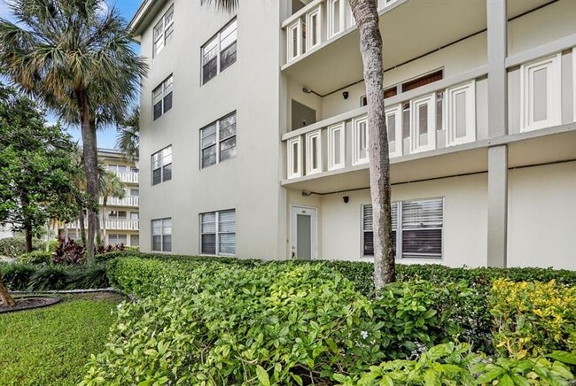 Building Photo - 2901 Victoria Cir