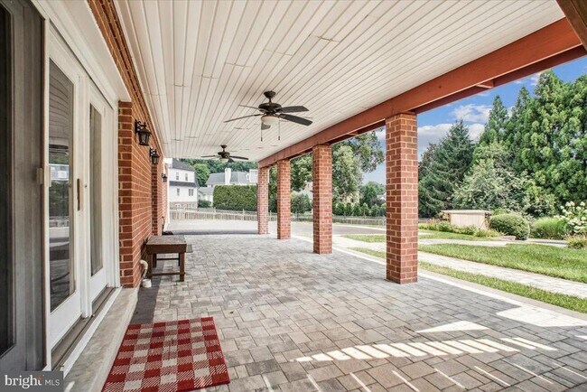 Building Photo - 9917 Kendale Rd