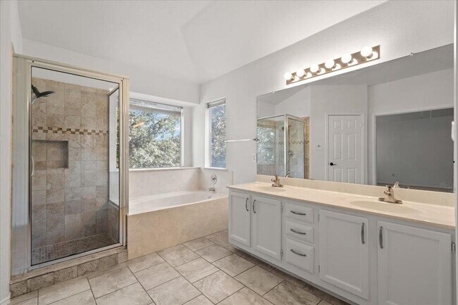 Building Photo - 15423 Quinley Dr